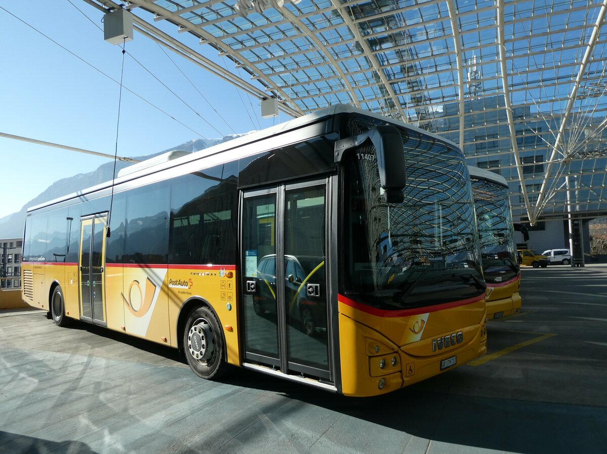 (233'603) - PostAuto Graubnden - GR 179'717 - Iveco am 9. Mrz 2022 in Chur, Postautostation