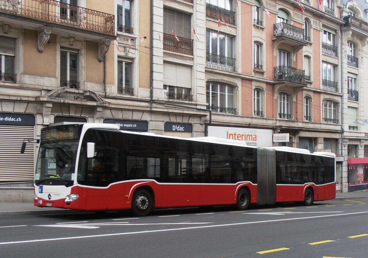 (233'965) - Intertours, Domdidier - FR 300'454 - Mercedes (ex A-Wien) am 13. Mrz 2022 beim Bahnhof Lausanne