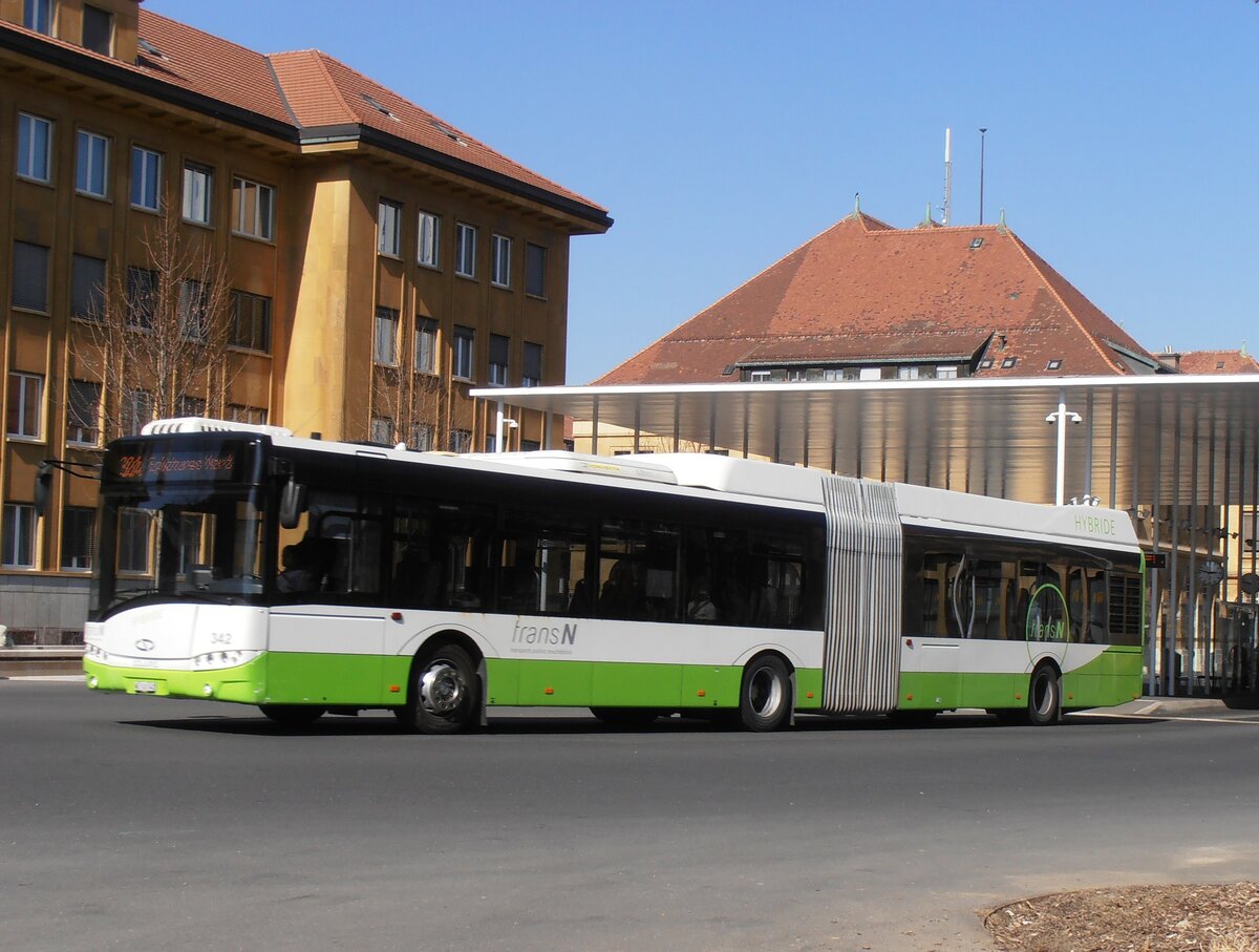 (234'086) - transN, La Chaux-de-Fonds - Nr. 342/NE 145'342 - Solaris am 26. Mrz 2022 beim Bahnhof La Chaux-de-Fonds