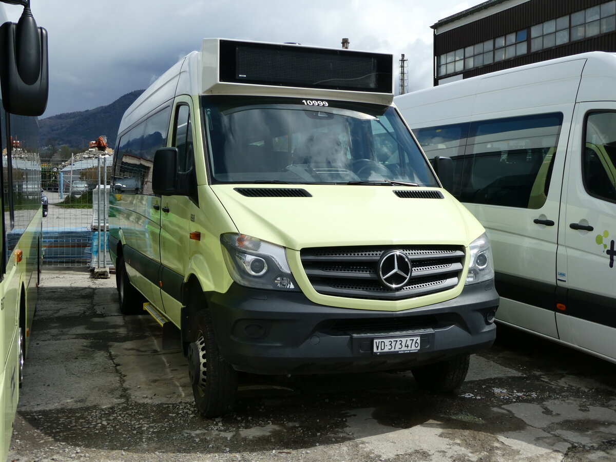 (234'283) - TPC Aigle - Nr. 698/VD 373'476 - Mercedes (ex Nr. CP29) am 9. April 2022 in Collombey, Garage