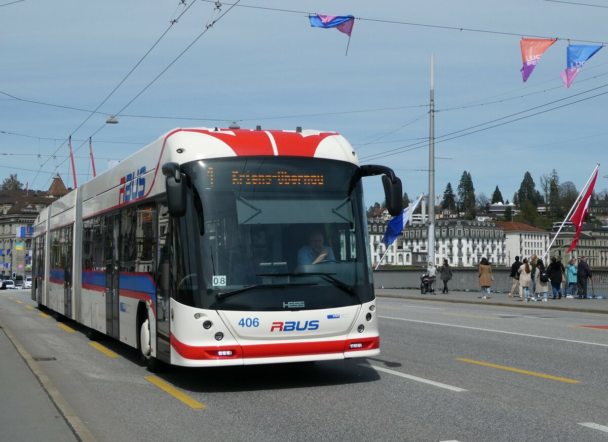 (234'425) - VBL Luzern - Nr. 406 - Hess/Hess Doppelgelenktrolleybus am 11. April 2022 in Luzern, Bahnhofbrcke