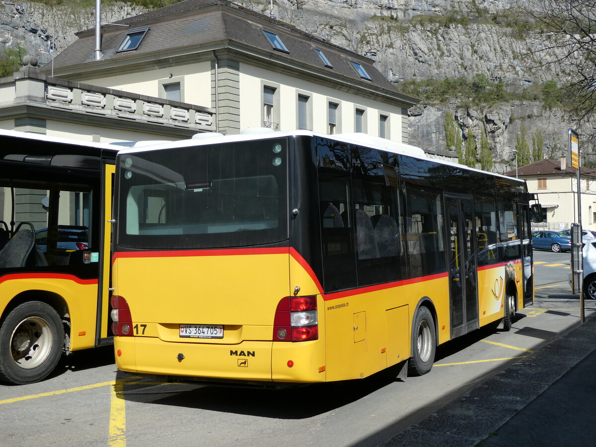 (234'568) - PostAuto Wallis - Nr. 17/VS 364'705 - MAN (ex TPC Aigle Nr. CP13) am 15. April 2022 beim Bahnhof St-Maurice