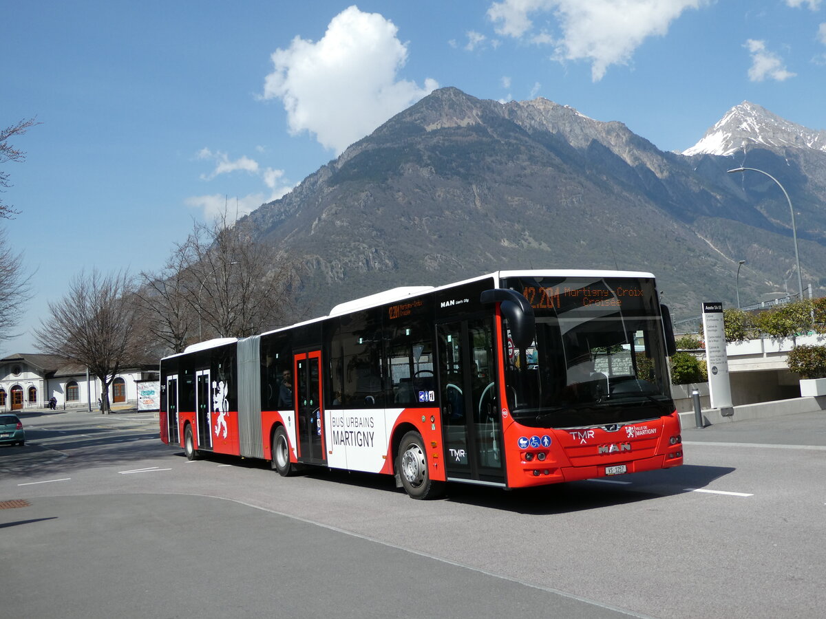 (234'604) - TMR Martigny - Nr. 152/VS 1257 - MAN am 15. April 2022 beim Bahnhof Martigny