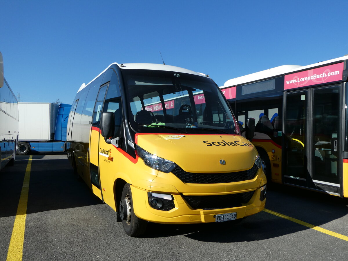 (234'683) - CarPostal Ouest - VD 111'540 - Iveco/UNVI am 18. April 2022 in Kerzers, Interbus