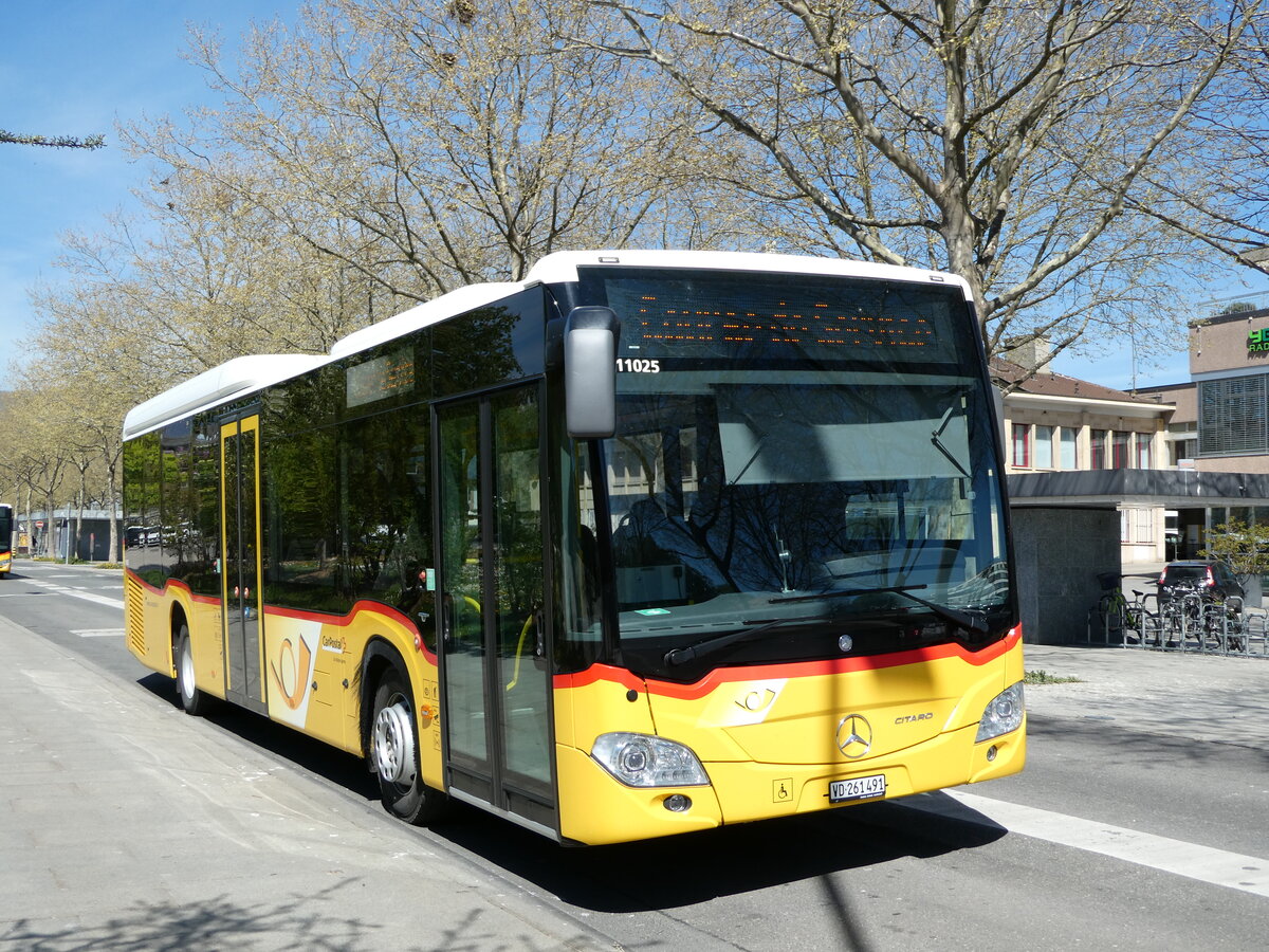 (234'728) - CarPostal Ouest - VD 261'491 - Mercedes am 18. April 2022 beim Bahnhof Yverdon