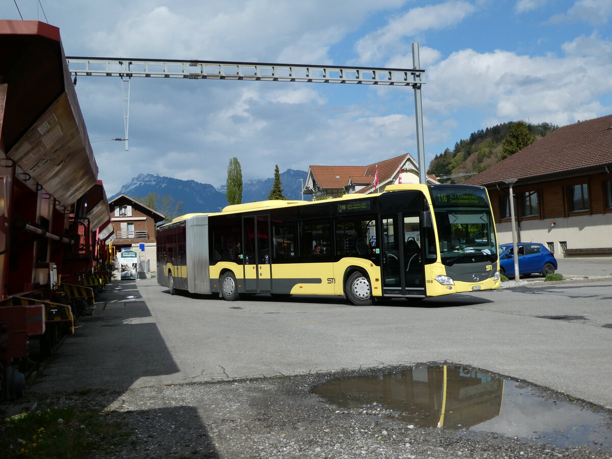 (234'862) - STI Thun - Nr. 166/BE 752'166 - Mercedes am 26. April 2022 beim Bahnhof Wimmis