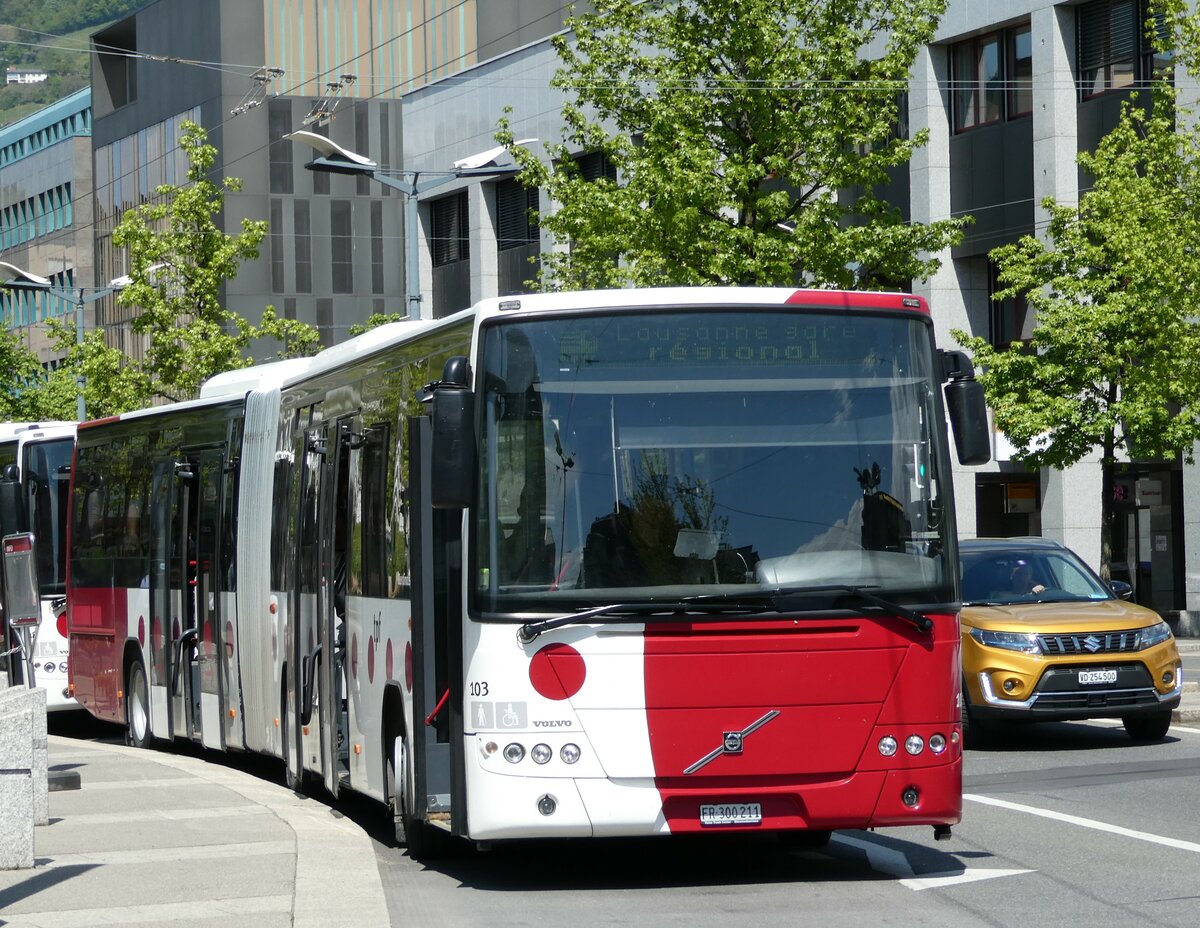 (234'945) - TPF Fribourg - Nr. 103/FR 300'211 - Volvo am 30. April 2022 beim Bahnhof Vevey