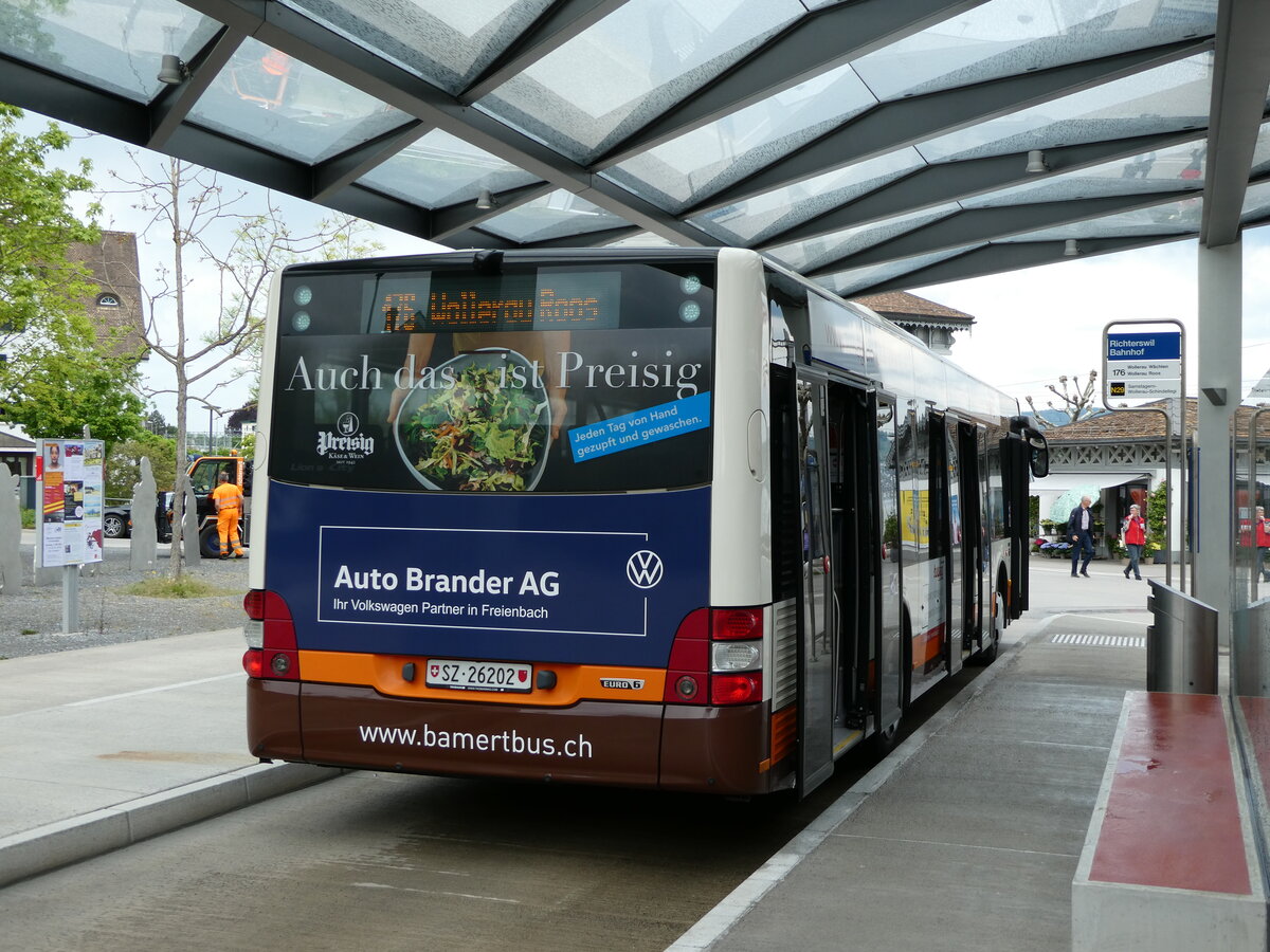 (235'172) - Bamert, Wollerau - SZ 26'202 - MAN am 4. Mai 2022 beim Bahnhof Richterswil