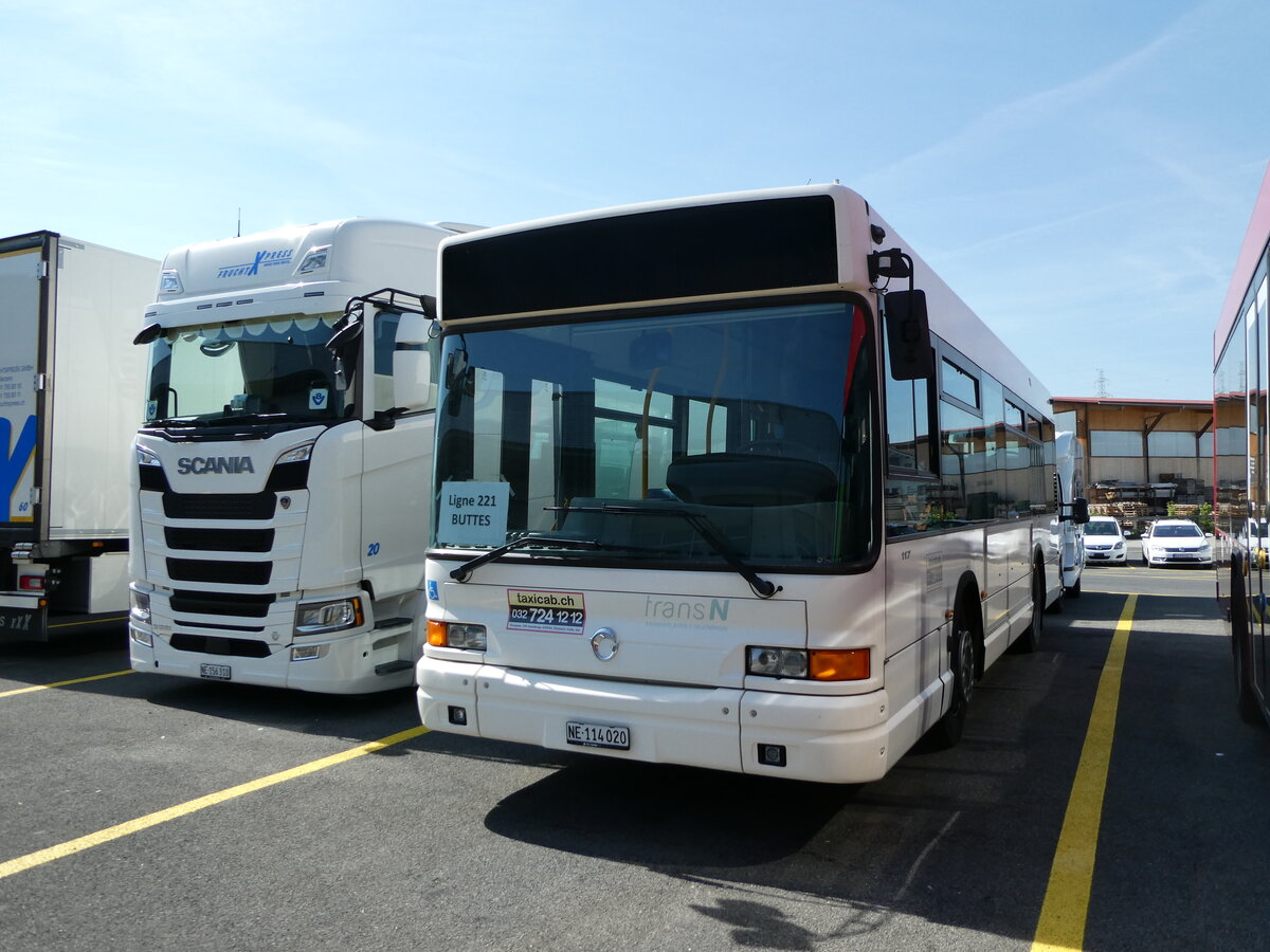 (235'597) - Taxicab, Neuchtel - NE 114'020 - Irisbus am 15. Mai 2022 in Kerzers, Interbus