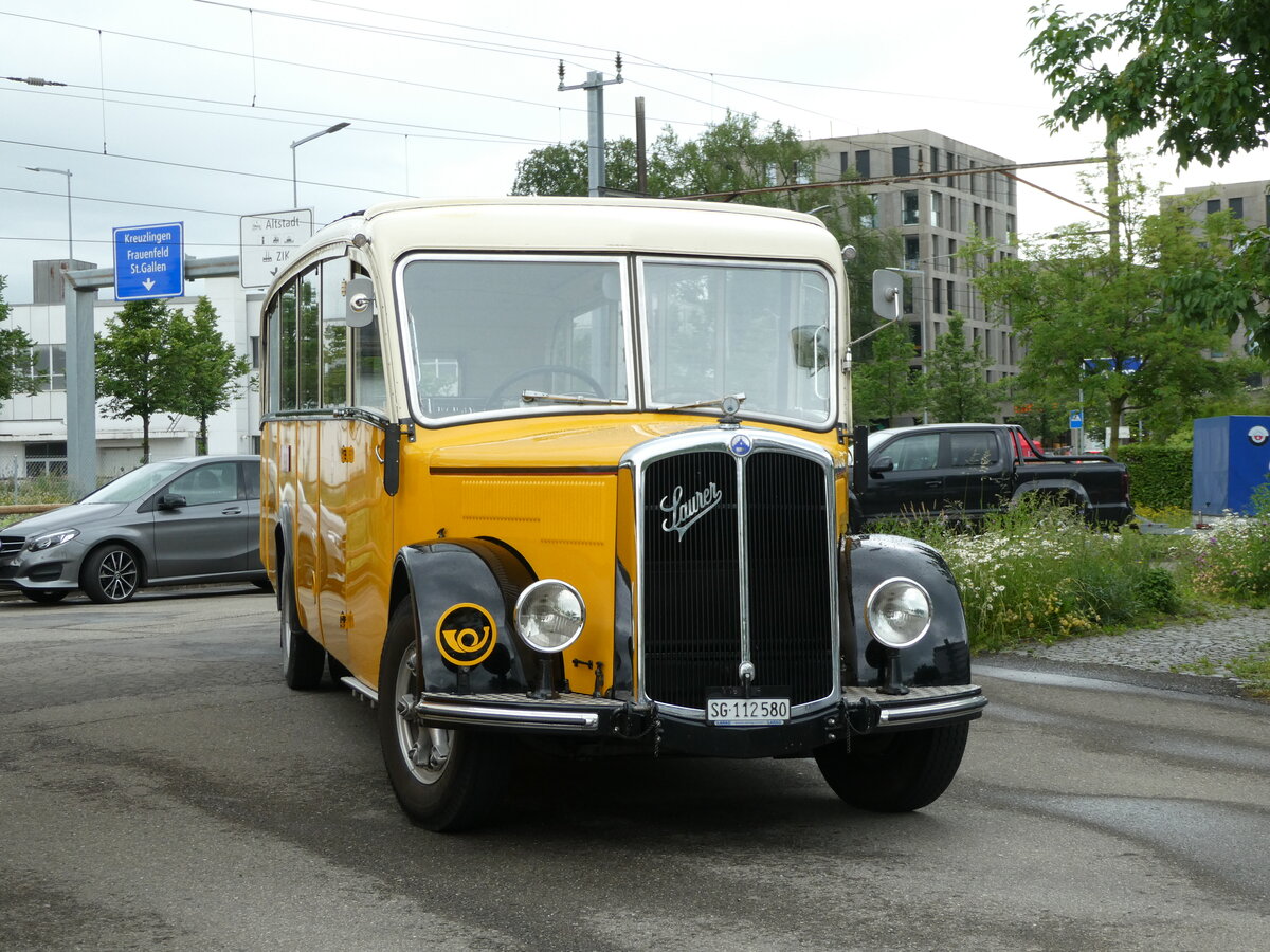 (235'763) - Baumgartner, Horn - Nr. 4/SG 112'580 - Saurer/Saurer (ex Nr. 2; ex Mckli, Basadingen; ex Diverse Besitzer; ex OAK Wangen a.A. Nr. 10; ex P 23'082; ex P 2134) am 21. Mai 2022 beim Bahnhof Arbon