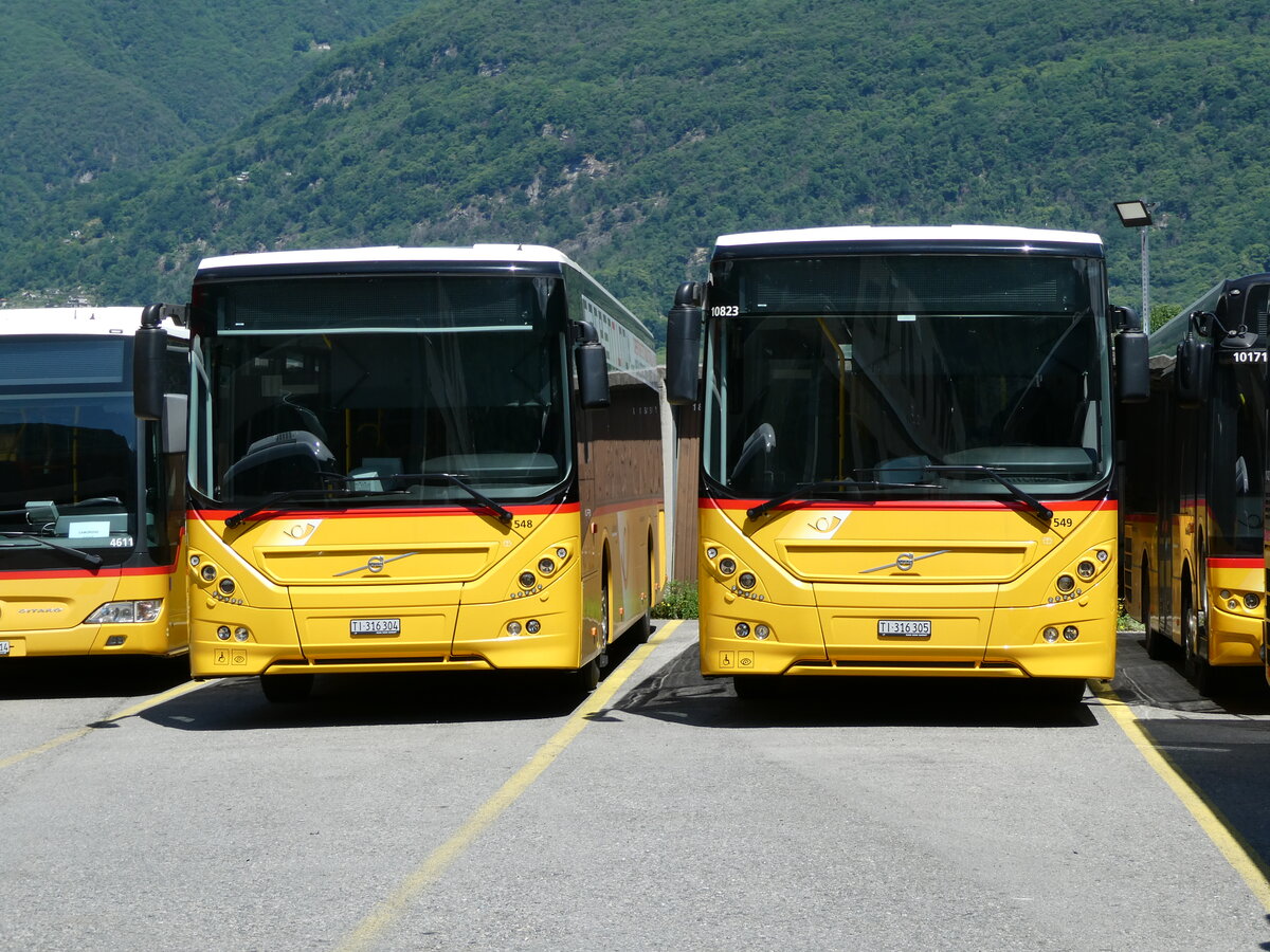 (236'260) - AutoPostale Ticino - Nr. 548/TI 316'304 + Nr. 549/TI 316'305 - Volvo am 26. Mai 2022 in Cadenazzo, Volvo 