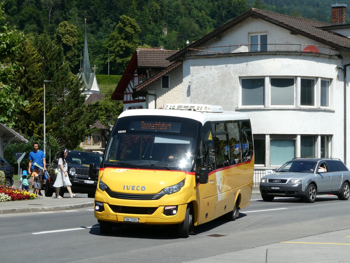 (236'648) - PostAuto Zentralschweiz - OW 7400 - Iveco/Rosero (ex HW Kleinbus, Giswil) am 4. Juni 2022 beim Bahnhof Sarnen