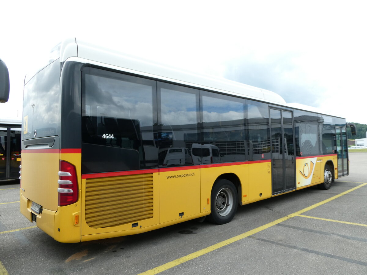 (236'880) - CarPostal Ouest - VD 335'339 - Mercedes am 6. Juni 2022 in Develier, Parkplatz