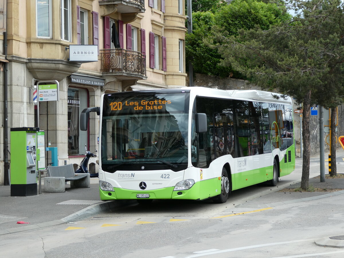 (236'985) - transN, La Chaux-de-Fonds - Nr. 422/NE 195'422 - Mercedes am 6. Juni 2022 beim Bahnhof Neuchtel