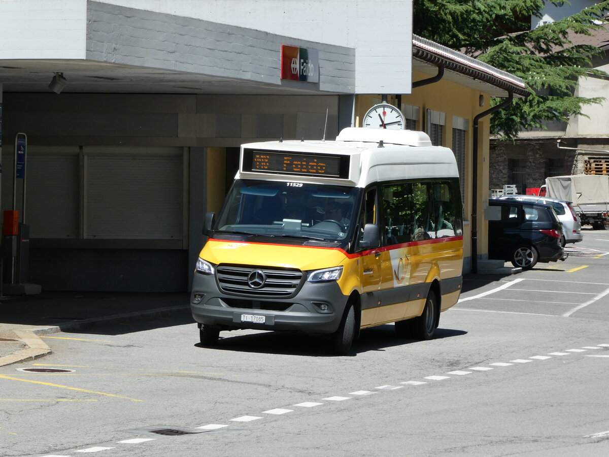 (237'144) - Barenco, Faido - Nr. 8/TI 17'085 - Mercedes am 12. Juni 2022 beim Bahnhof Faido