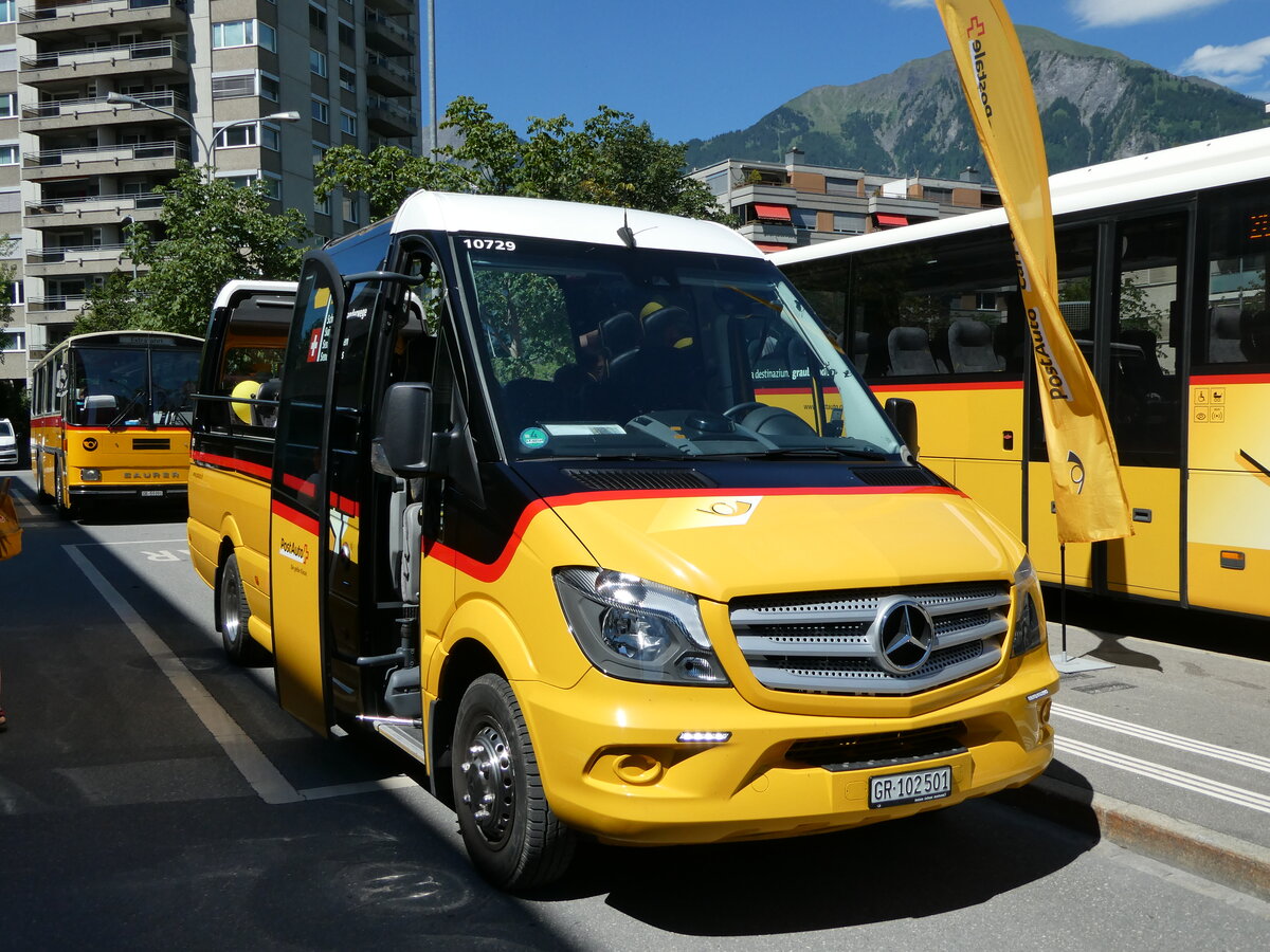 (237'171) - PostAuto Graubnden - GR 102'501 - Mercedes/Tomassini am 12. Juni 2022 beim Bahnhof Landquart