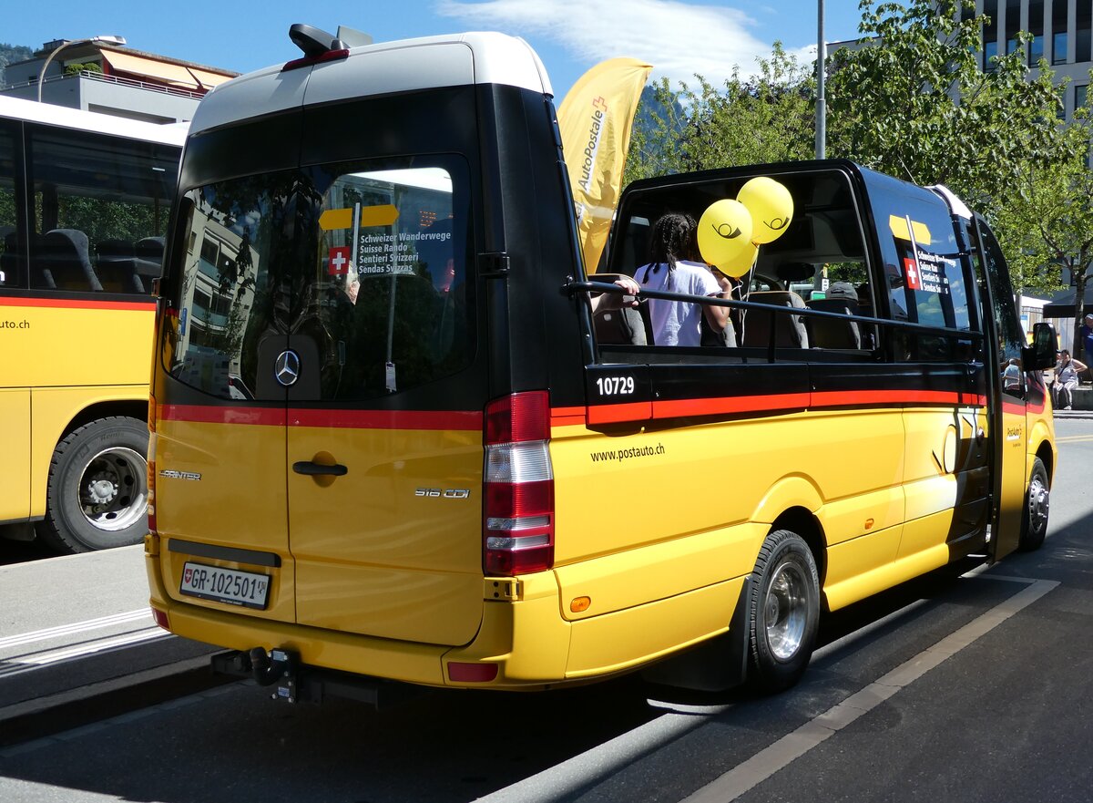 (237'173) - PostAuto Graubnden - GR 102'501 - Mercedes/Tomassini am 12. Juni 2022 beim Bahnhof Landquart