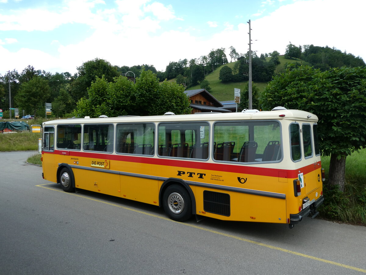 (237'503) - Bachmann, Niedernz - Nr. 5/BE 271 - Saurer/Tscher (ex Wthrich, Ursenbach; ex Schrch, Gutenburg Nr. 5; ex Engeloch, Riggisberg Nr. 5; ex P 25'668) am 25. Juni 2022 beim Bahnhof Mlenen