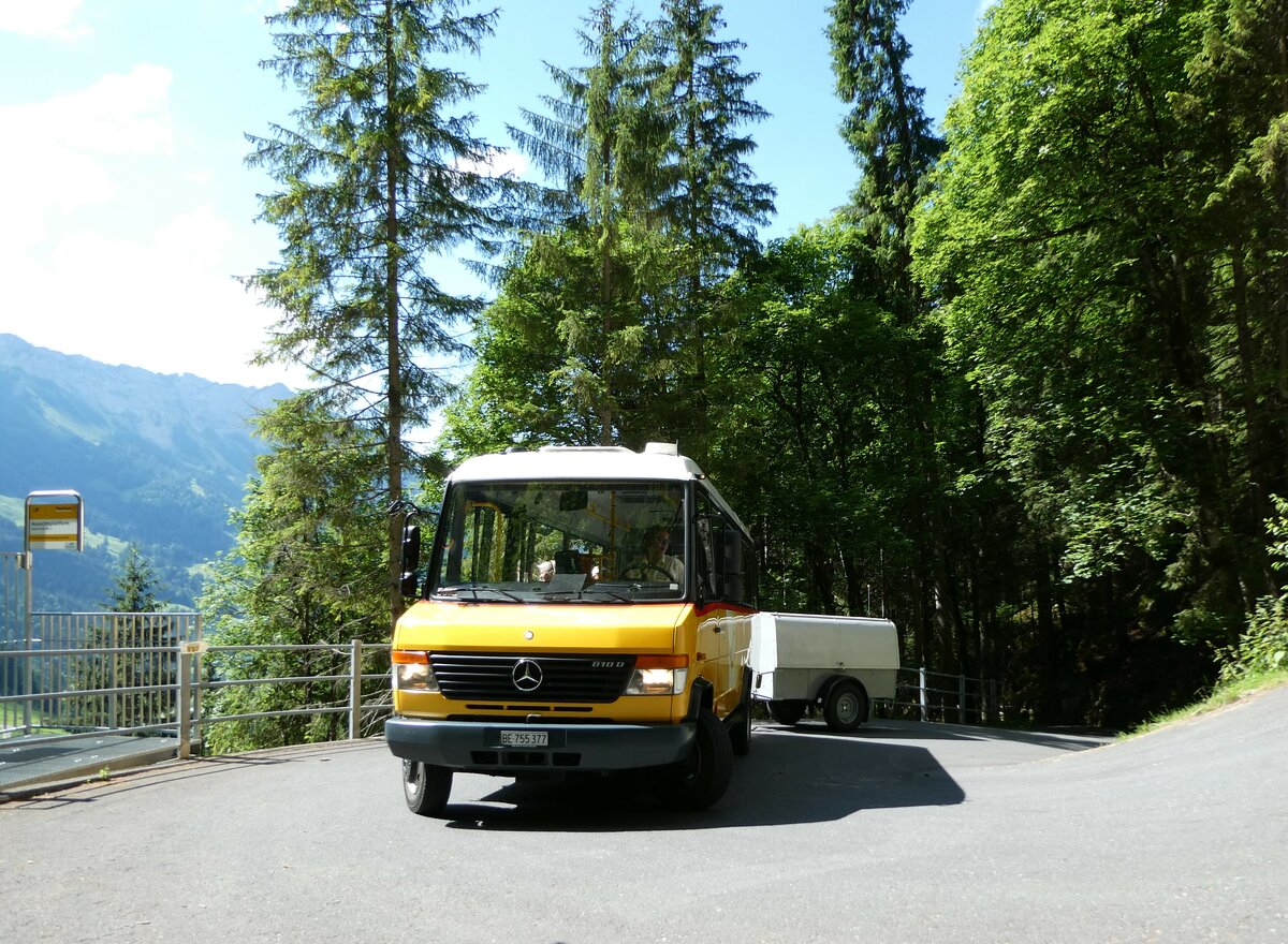 (237'665) - PostAuto Bern - BE 755'377 - Mercedes/Kusters am 26. Juni 2022 in Kiental, Aussichtsplattform