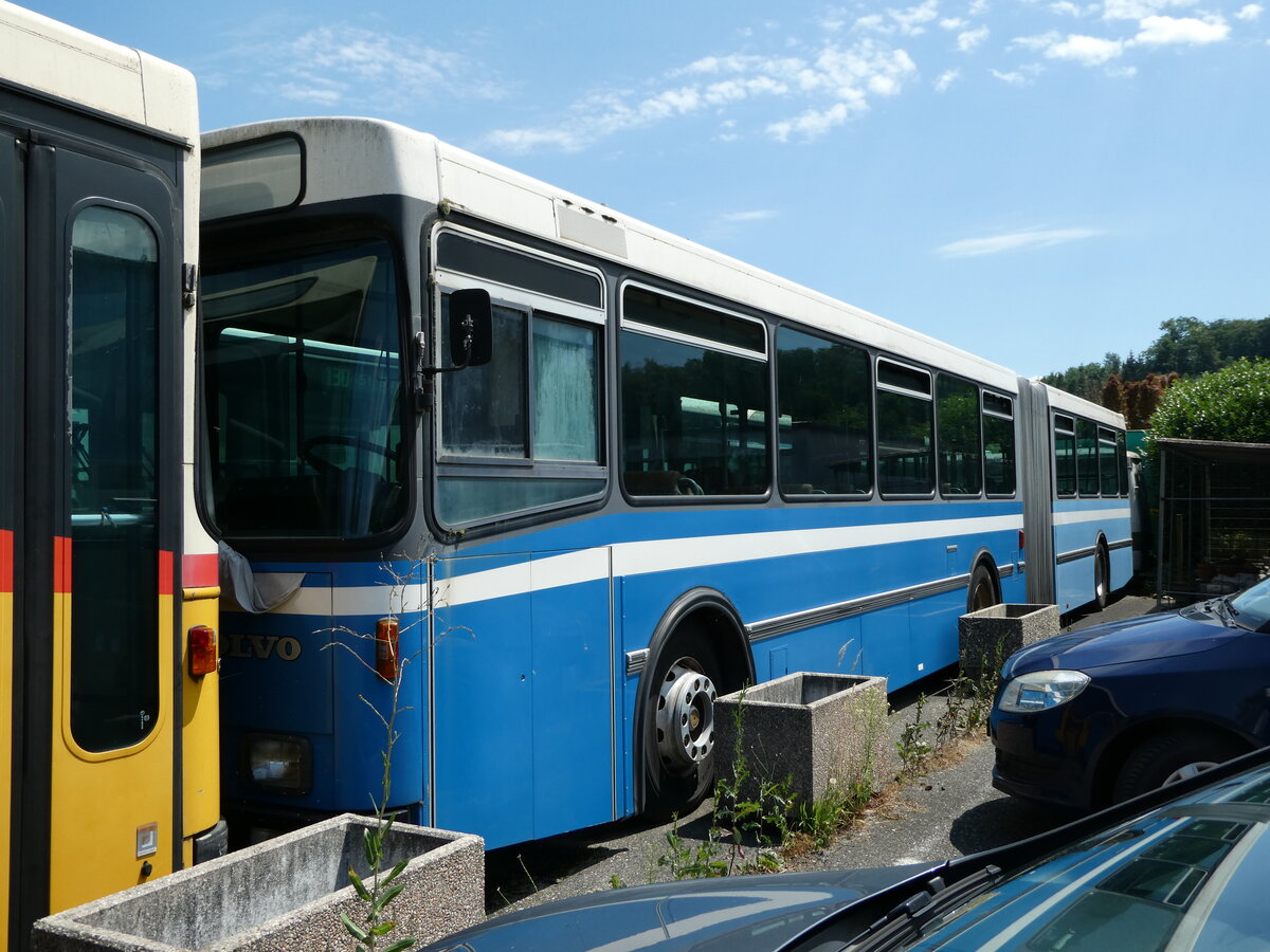 (237'890) - Ruffiner, Turtmann (Rtrobus) - Nr. 115 - Volvo/R&J (ex VBL Luzern Nr. 115) am 3. Juni 2022 in Faoug, Carrosserie Etter (Teilaufnahme)