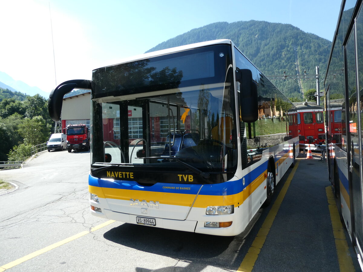 (238'097) - TMR Martigny - Nr. 103/VS 89'944 - MAN am 16. Juli 2022 in Orsires, Garage