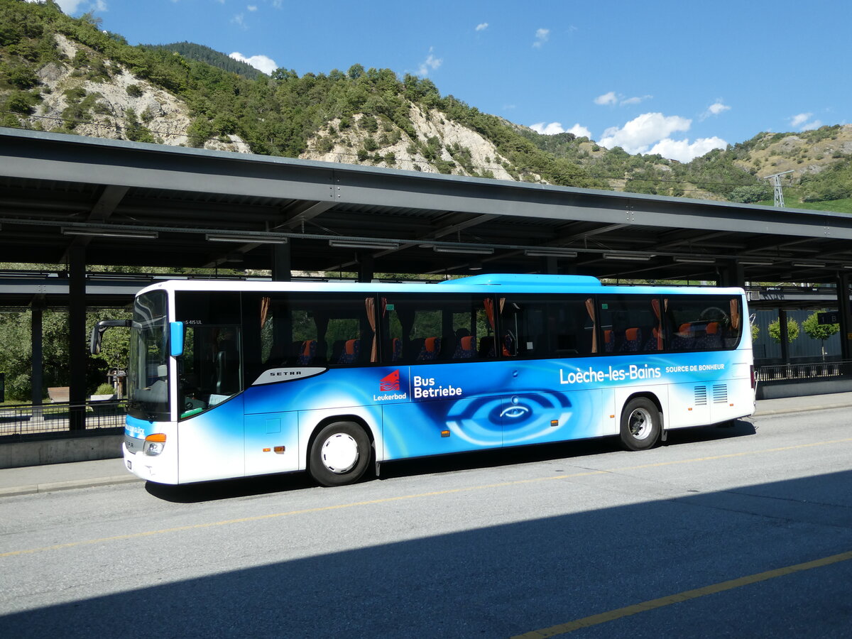 (238'185) - LBB Susten - Nr. 11/VS 38'011 - Setra am 16. Juli 2022 beim Bahnhof Leuk