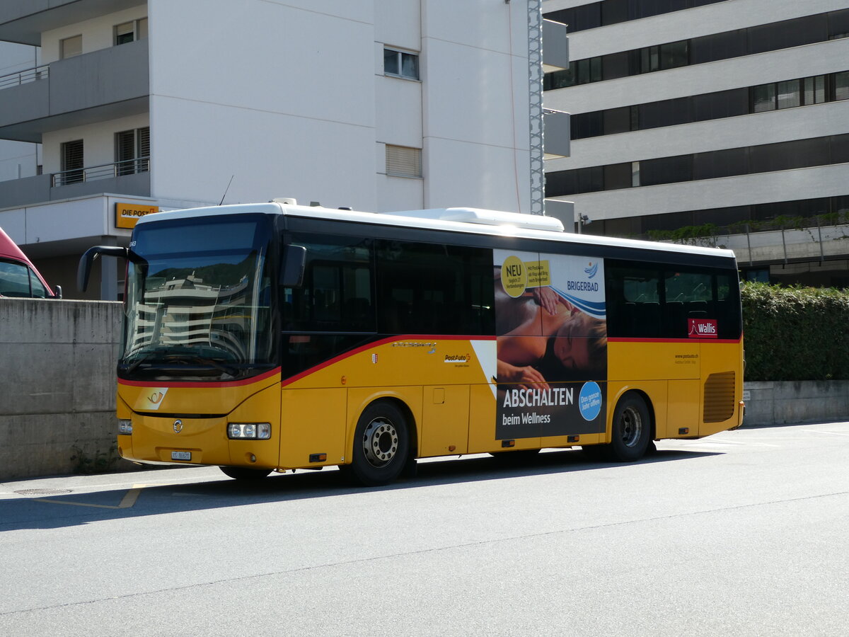 (238'189) - Autotour, Visp - VS 86'620 - Irisbus am 16. Juli 2022 beim Bahnhof Visp