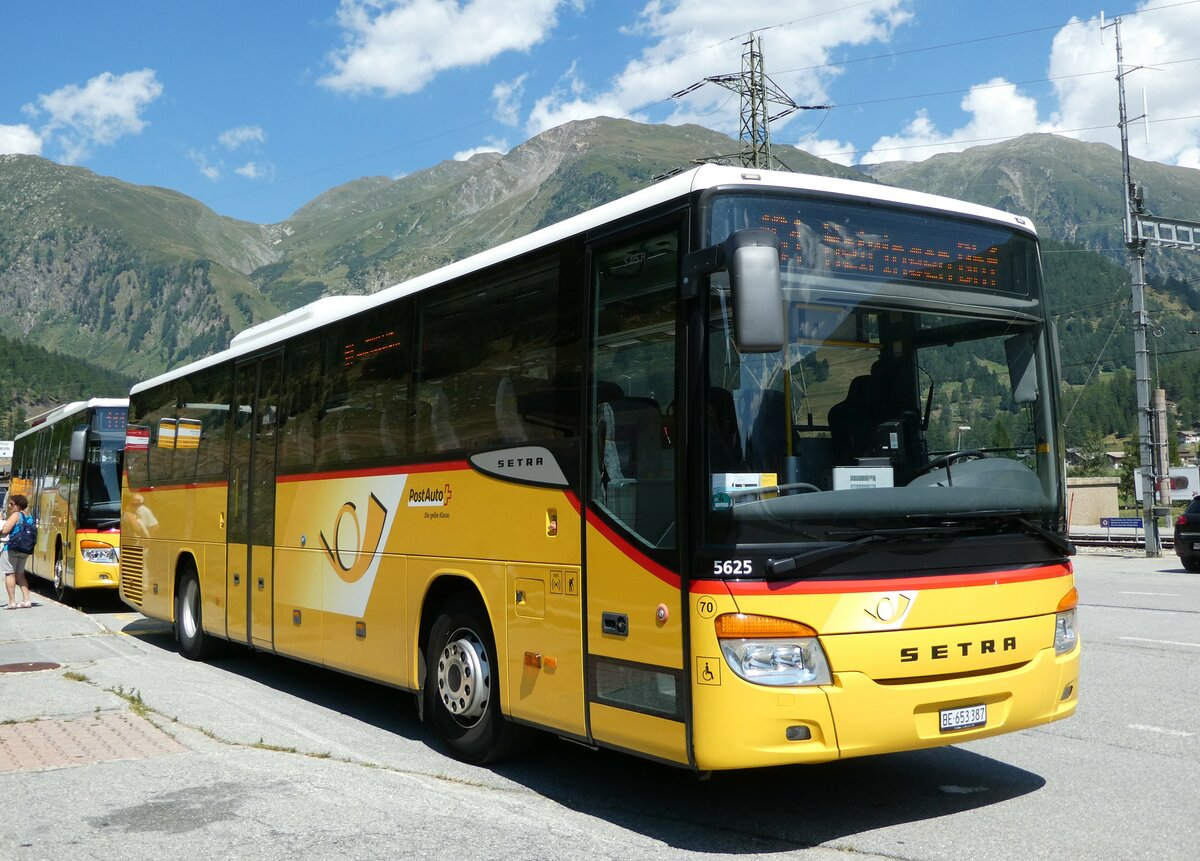 (238'441) - PostAuto Bern - Nr. 70/BE 653'387 - Setra am 24. Juli 2022 beim Bahnhof Oberwald