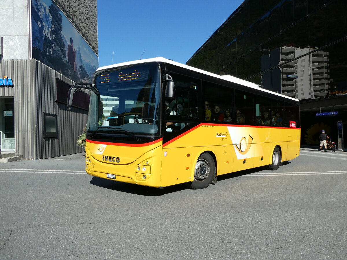 (238'657) - Autotour, Visp - VS 63'800 - Iveco am 31. Juli 2022 beim Bahnhof Visp