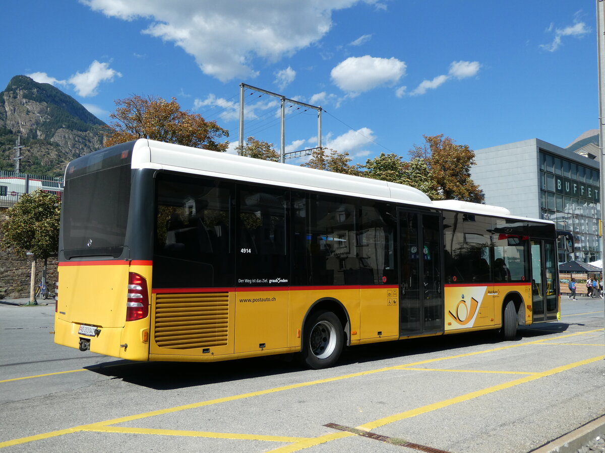 (238'715) - CarPostal Ouest - VD 203'041 - Mercedes (ex PostAuto Graubnden) am 31. Juli 2022 beim Bahnhof Brig