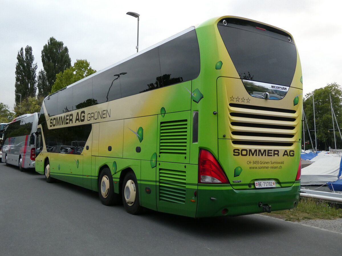 (238'838) - Sommer, Grnen - BE 71'702 - Neoplan am 6. August 2022 in Thun, Strandbad