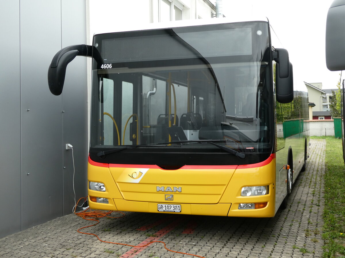 (239'278) - Bossi&Hemmi, Tiefencastel - GR 102'381 - MAN am 20. August 2022 in Uznach, Postgarage (Einsatz PostAuto)