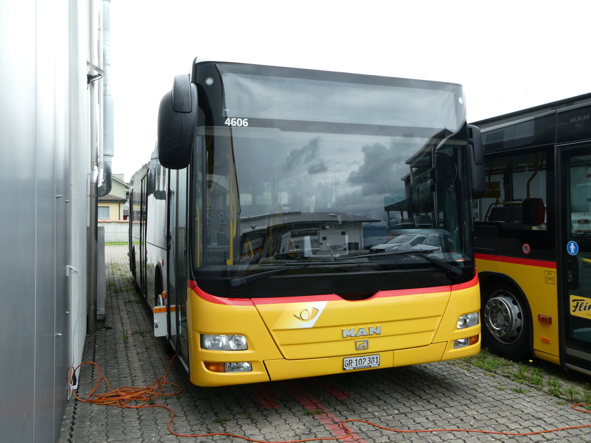 (239'281) - Bossi&Hemmi, Tiefencastel - GR 102'381 - MAN am 20. August 2022 in Uznach, Postgarage (Einsatz PostAuto)