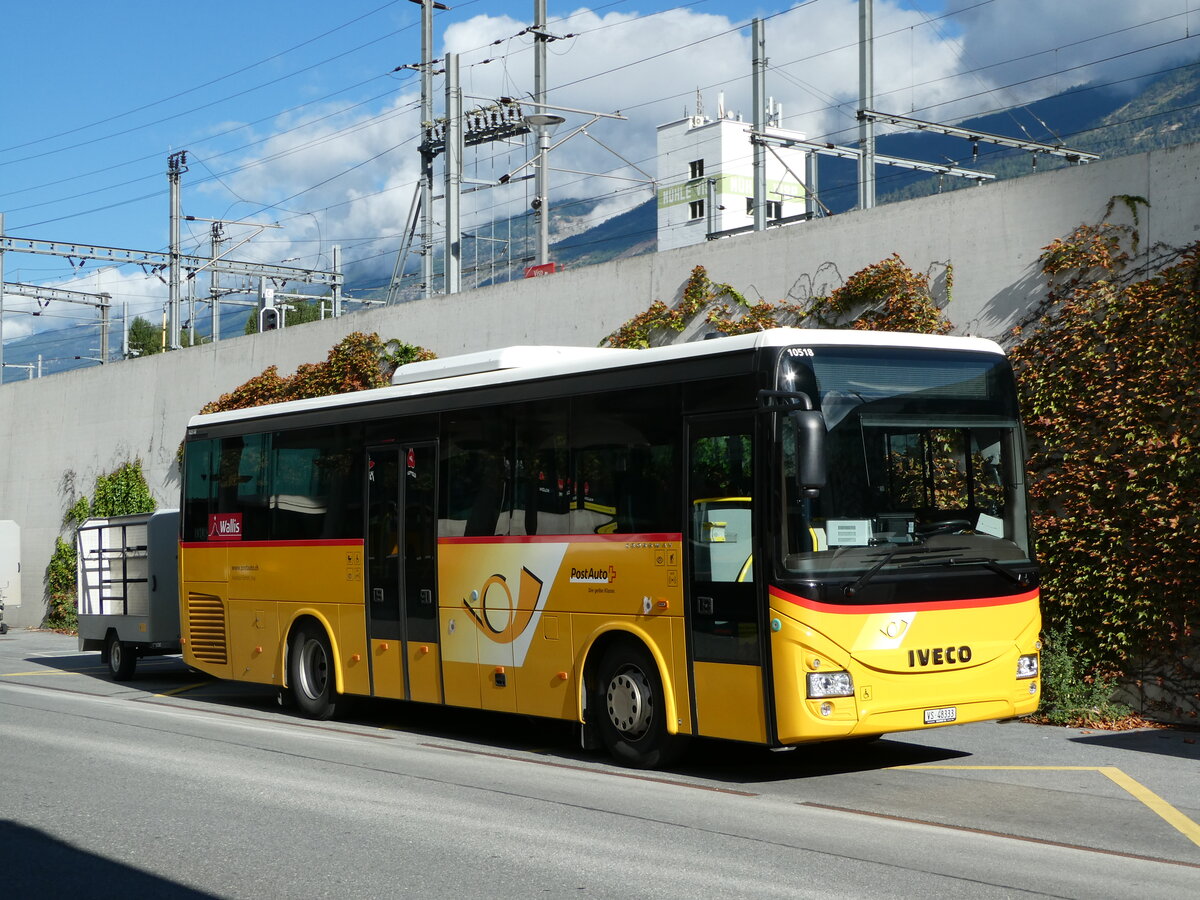 (239'334) - Autotour, Visp - VS 48'333 - Iveco (ex VS 455'577) am 21. August 2022 beim Bahnhof Visp