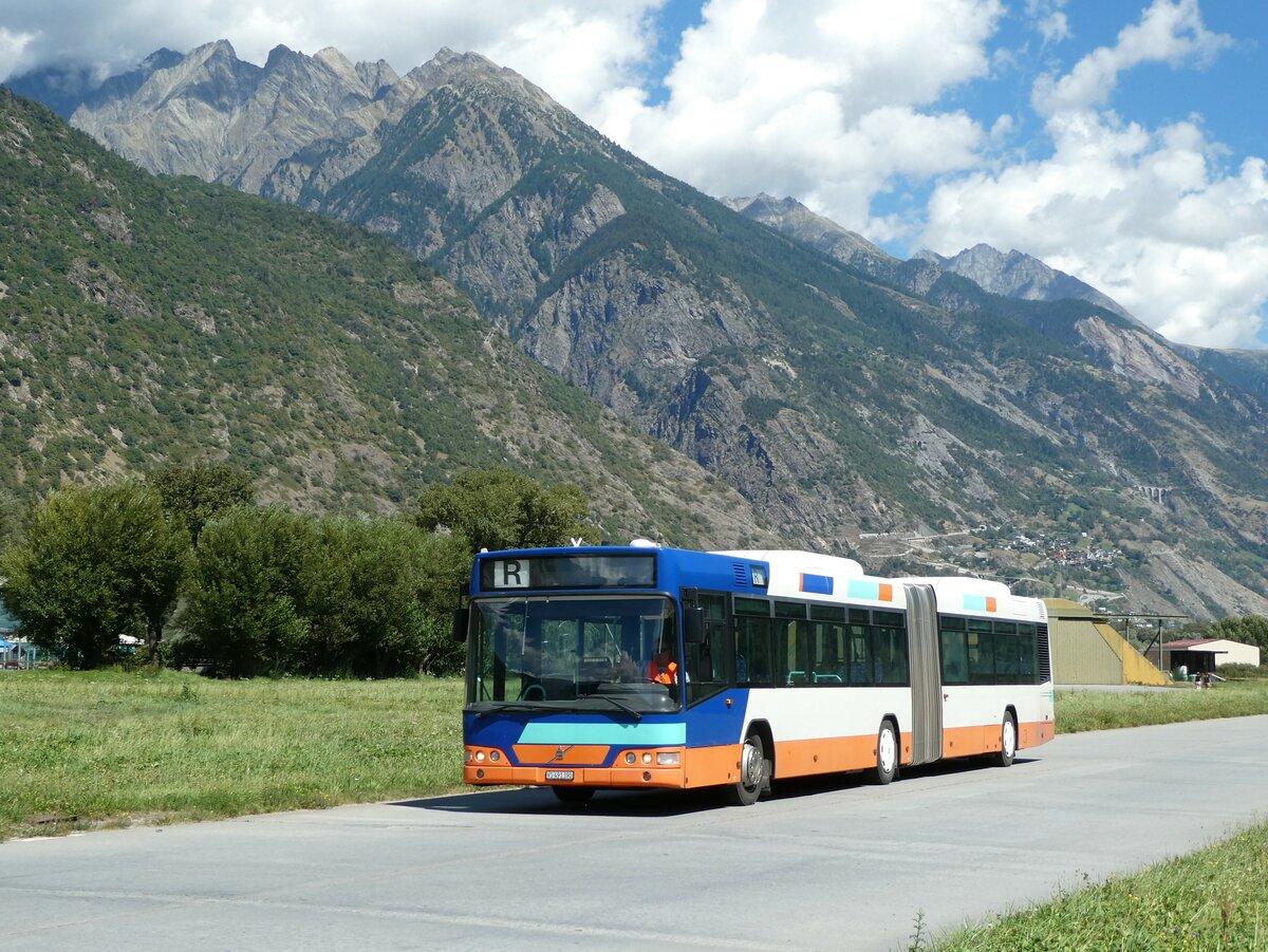 (239'411) - Ruffiner, Turtmann - VS 491'390 - Volvo (ex Globe-Limo, Genve Nr. 354; ex TPG Genve Nr. 354) am 21. August 2022 in Turtmann, Flugplatz