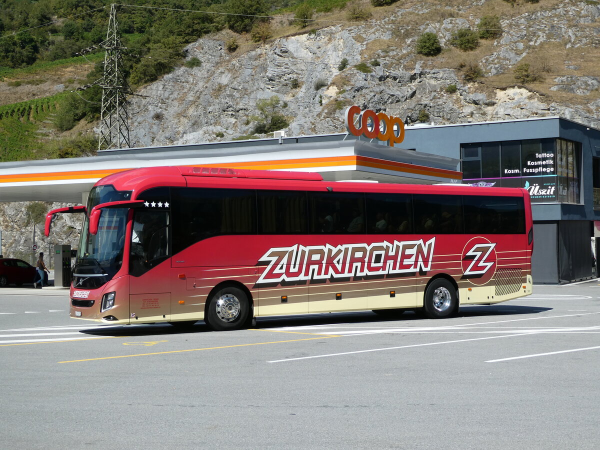 (239'421) - Zurkirchen, Malters - Nr. 15/LU 80'179 - Volvo am 21. August 2022 in Leuk, Coop-Tankstelle