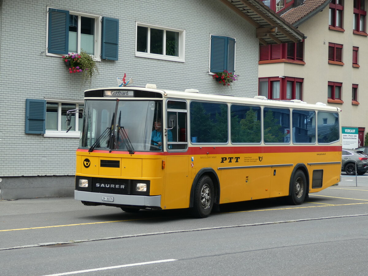 (239'804) - Roth, Zrich - SH 36'376 - Saurer/Tscher (ex Looser, Elm; ex Mattli, Wassen) am 28. August 2022 in Giswil, Hotel Bahnhof