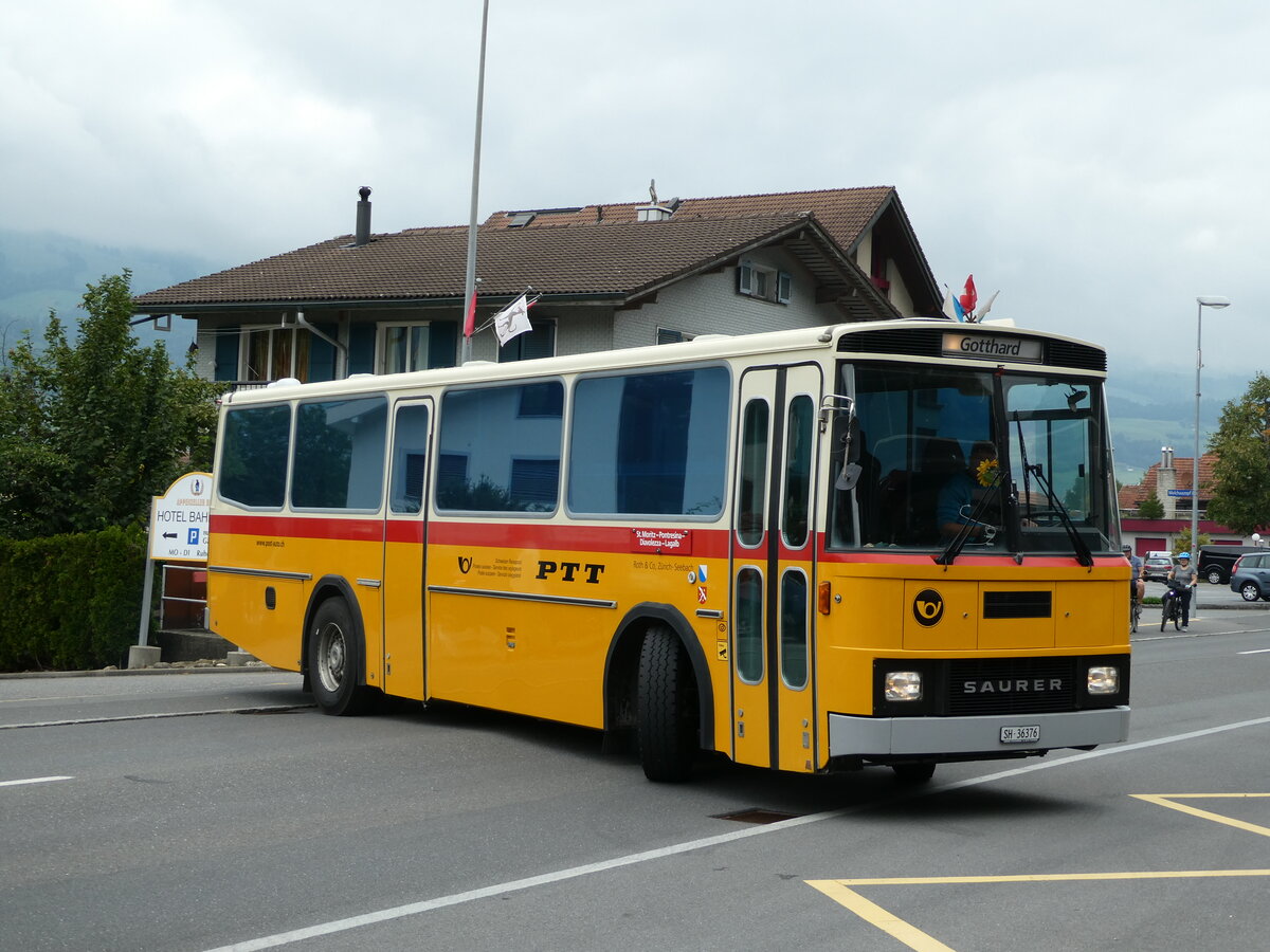 (239'805) - Roth, Zrich - SH 36'376 - Saurer/Tscher (ex Looser, Elm; ex Mattli, Wassen) am 28. August 2022 in Giswil, Hotel Bahnhof