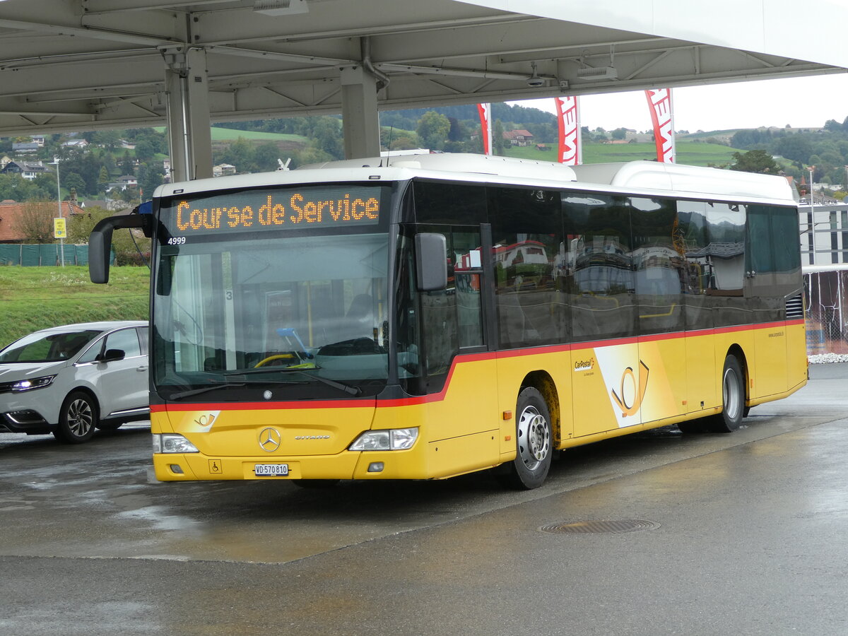 (240'184) - CarPostal Ouest - VD 570'810 - Mercedes (ex SAPJV, L'Isle Nr. 66) am 24. September 2022 in Moudon, Tankstelle Faucherre