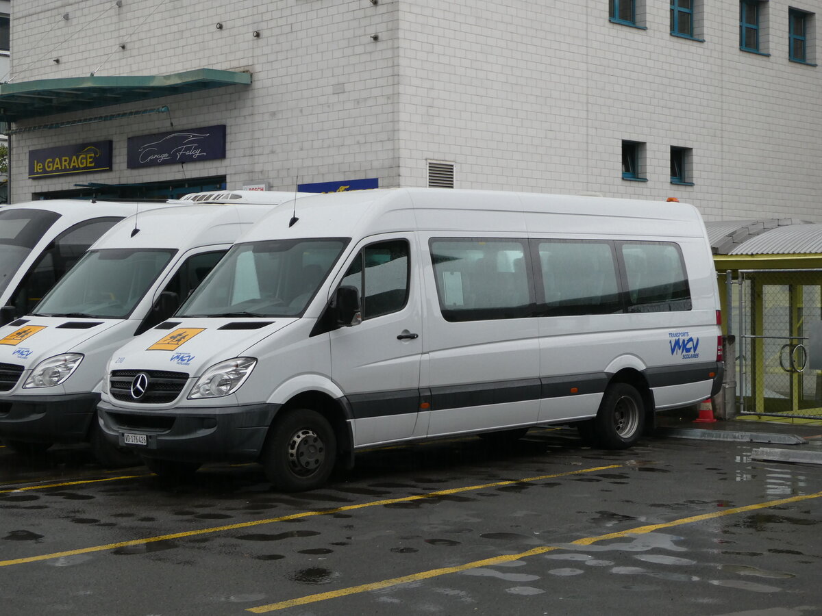 (240'460) - VMCV Clarens - Nr. 210/VD 176'426 - Mercedes am 1. Oktober 2022 in Clarens, Garage