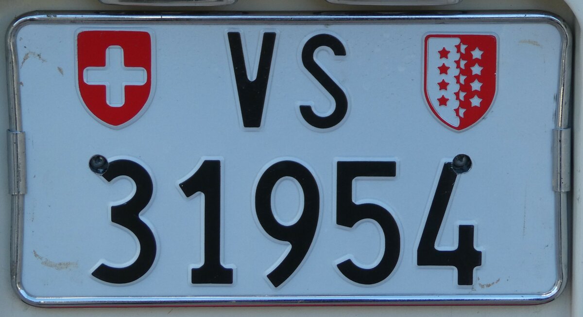 (240'597) - Nummernschild - VS 31'954 - am 2. Oktober 2022 beim Bahnhof Martigny