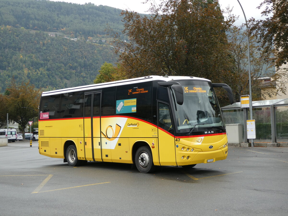 (240'703) - PostAuto Wallis - Nr. 47/VS 536'945 - MAN/Beulas (ex TMR Martigny Nr. 126) am 8. Oktober 2022 beim Bahnhof Martigny