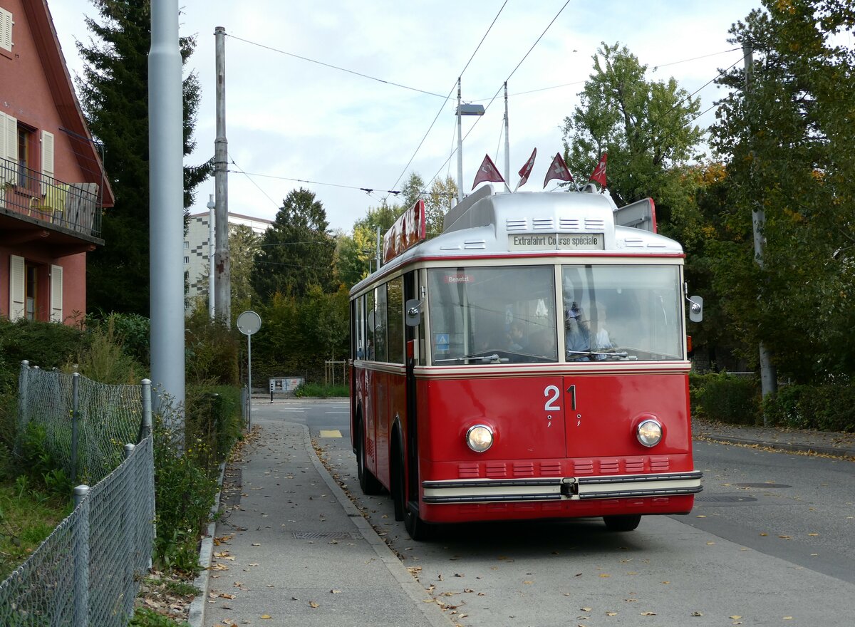 (240'812) - VB Biel - Nr. 21 - Berna/Hess Trolleybus am 9. Oktober 2022 in Biel, Geyisriedweg