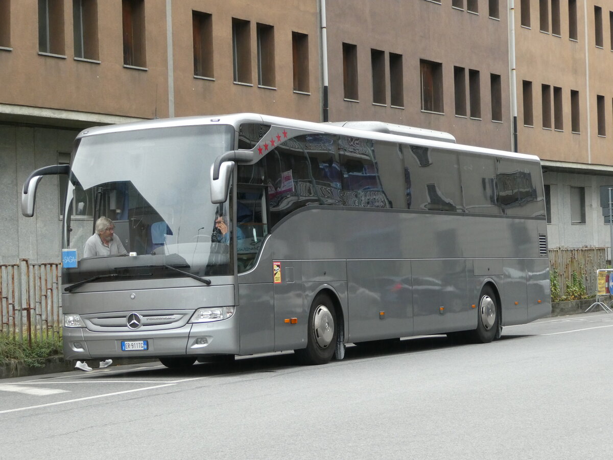 (241'364) - ??? - ER-911 TG - Mercedes am 14. Oktober 2022 beim Bahnhof Domodossola