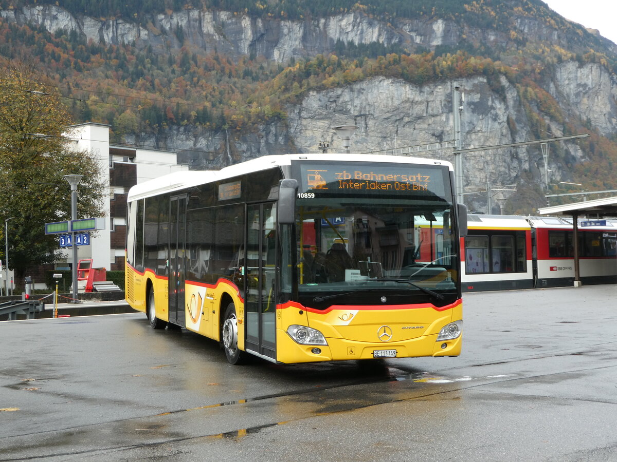 (241'691) - Flck, Brienz - Nr. 5/BE 113'349 - Mercedes am 22. Oktober 2022 beim Bahnhof Meiringen