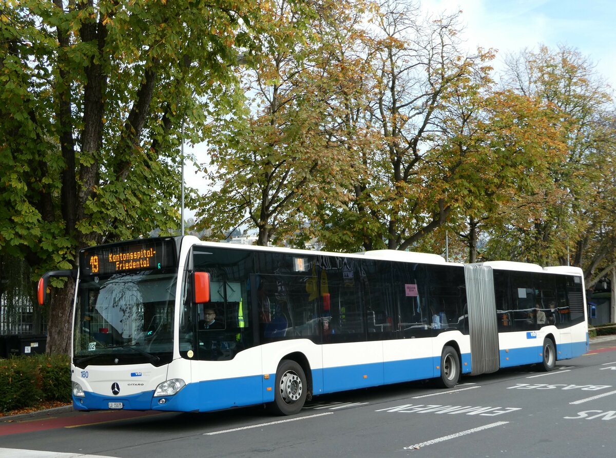 (242'223) - VBL Luzern - Nr. 180/LU 15'075 - Mercedes am 6. November 2022 beim Bahnhof Luzern