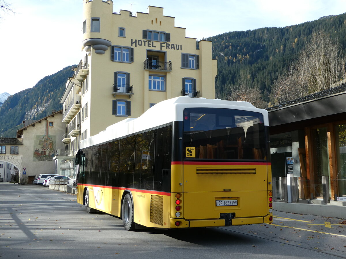 (242'261) - Gaudenz, Andeer - GR 163'715 - Scania/Hess (ex Stutz, Jonen; ex PostAuto Bern; ex AVG Meiringen Nr. 67; ex AVG Meiringen Nr. 76; ex Steiner, Messen) am 8. November 2022 in Andeer, Heilbad