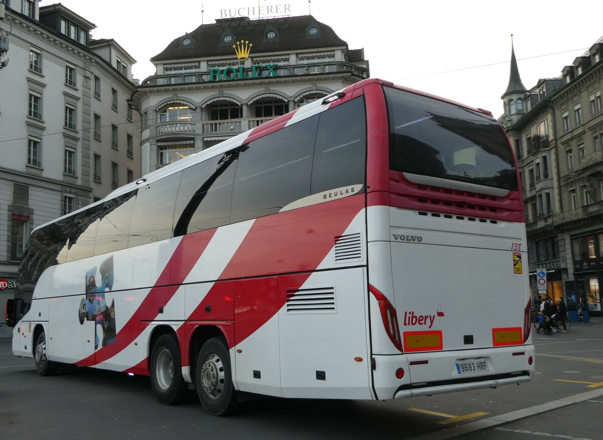 (242'450) - Aus Spanien: Europamundo, Madrid - Nr. 138/9683 HRF - Volvo/Beulas am 11. November 2022 in Luzern, Schwanenplatz