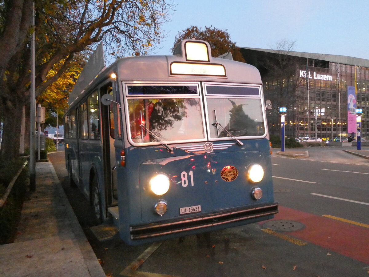 (242'475) - VBL Luzern (vbl-historic) - Nr. 81/LU 15'431 - FBW/Hess am 11. November 2022 beim Bahnhof Luzern