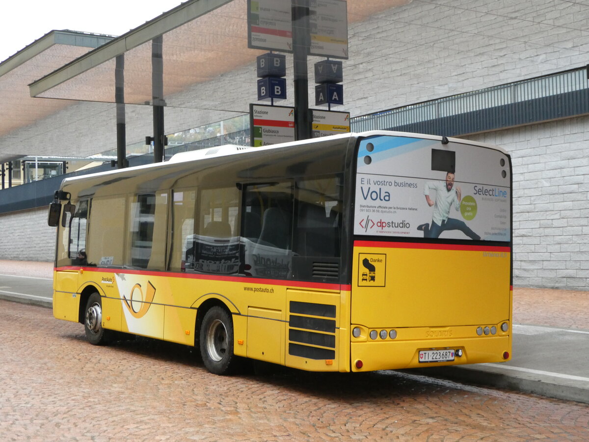 (242'722) - AutoPostale Ticino - TI 223'687 - Solaris (ex PostAuto Graubnden; ex Sulzberger, Htten) am 15. November 2022 beim Bahnhof Bellinzona